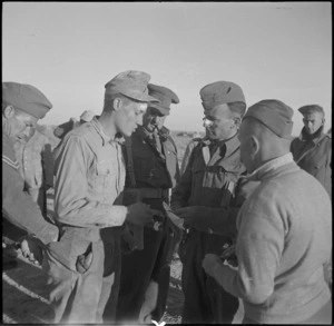 NZ intelligence staff interrogating prisoners in the Western Desert, World War II