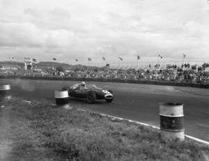 Bruce McLaren racing in the New Zealand Grand Prix