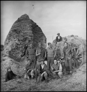 Personnel of a NZ Field Ambulance Unit on an Italian farm, World War II - Photograph taken by George Kaye