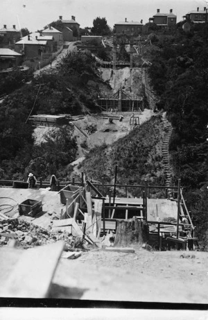 Hinge, Leslie 1868-1942 :Construction of the Grafton Bridge, Auckland