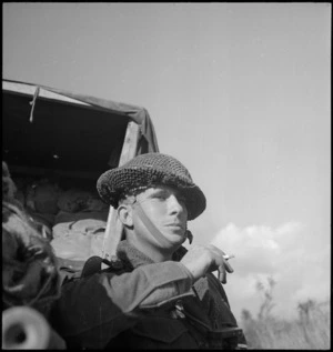 NZ sapper waiting to go forward on the Sangro River front, Italy, World War II - Photograph taken by George Kaye