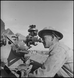 S Alport laying a gun during an artillery exchange on the Sangro, Italy, World War II - Photograph taken by George Kaye