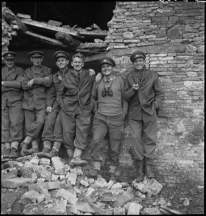 NZ war correspondents with the NZ Division on the Italian Front, World War II - Photograph taken by George Kaye