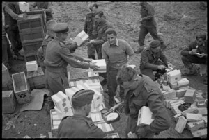 New Zealand soldiers receiving New Zealand Patriotic Fund parcels at lunchtime on the Italian Front, World War II - Photograph taken by George Kaye