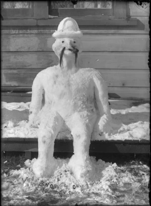 Snowman at Stokes Hall, Ohingaiti