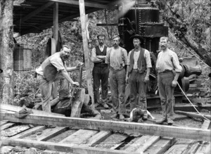 Workers at Carter & Wright's saw mill, Mangaweka, NZ