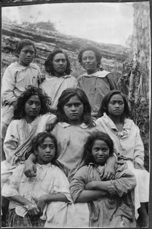 Maori girls who attended Reverend J G Laughton's first school at Maungapohatu