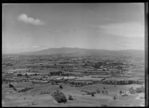 Rural area, Waikato, looking towards Pirongia from new Hopu Hopu