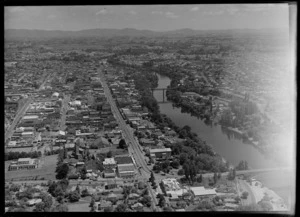 Hamilton, Waikato, showing Waikato River and Victoria Street