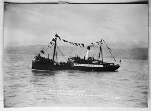The ship Alexander at Nelson, conveying passengers during the visit of the battlecruiser HMS New Zealand - Photograph taken by F N Jones