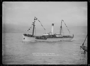 The ship Waimea at Nelson, conveying passengers during the visit of the battlecruiser HMS New Zealand