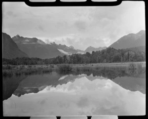 Lake Gunn with forest and mountains surrounding, Eglinton Valley, Fiordland National Park, Southland Region
