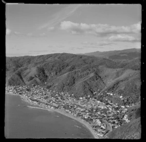 Lower Hutt suburbs of Eastbourne and Muritai with Robinson Bay and Muritai Road, with East Harbour park beyond, Wellington Region