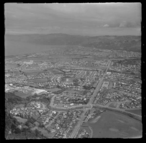 Lower Hutt City and the suburb of Waiwhetu with Whites Line East road and Te Whiti Park, with Petone and Wellington Harbour beyond, Hutt Valley, Wellington Region