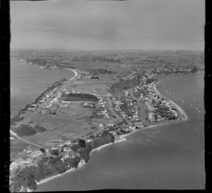 Bucklands Beach peninsula with the Parade and Hattaway Avenue (foreground) and Howick beyond, Auckland City