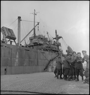 Italian soldiers assist in unloading NZ Divisional staff car from a ship at Bari, Italy