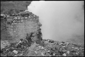 New Zealand soldiers during an exercise at the Monte Cassino battlefront, Italy, during World War 2