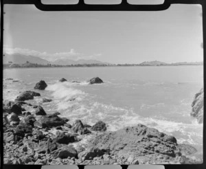 A bay on the Kaikoura Coastline looking north with inland mountains beyond, North Canterbury