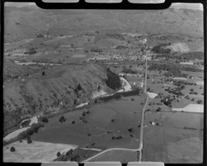 Looking to the settlement of Wakefield with Pigeon Valley Road in foreground, Nelson Region