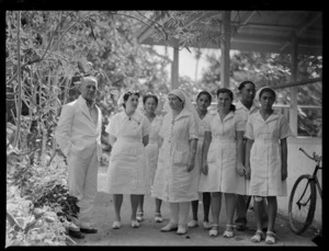 Unidentified nurses and doctor, with patients outside hospital, Rarotonga, Cook Islands