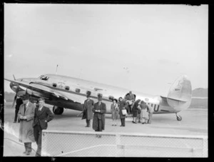Lockheed Lodestar aircraft 'Karoro' at Rongotai airport, Wellington, disembarkation