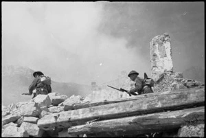 Soldiers on the Cassino battlefront, Italy - Photograph taken by George Kaye
