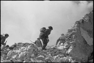 Soldiers on the Cassino battlefront, Italy - Photograph taken by George Kaye