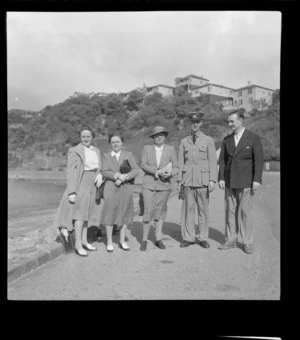 Group portrait of BOAC Captain Jim Stead with unidentified adult family members, Mechanic's Bay, Auckland Harbour