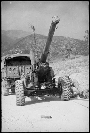 Big gun brought forward as Allies advance past Cassino, Italy, World War II - Photograph taken by George Kaye