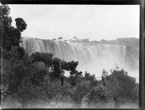 Unidentified man at Wairua Falls, Whangarei