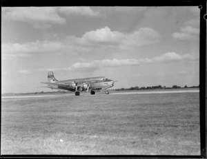 Pan American World Airways Douglas Clipper 'Kit Carson', NC88881, arriving at RNZAF Station, Whenuapai, Auckland