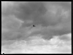 Noel Brown's D H Moth Aircraft, races at Whenuapai, Auckland