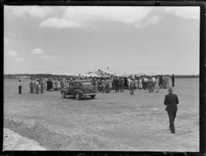 The opening of the Northland Air Service at Onerahi Airport with a large crowd gathered around the NAC (National Airways Corporation) mail plane 'Kahu', Whangarei, Northland