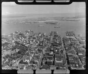 Auckland City with Albert Park and waterfront, looking to the Waitemata Harbour and Devonport