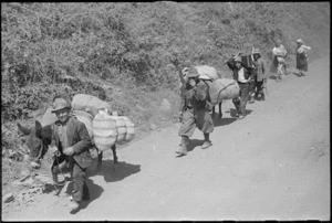 Italian refugees returning to their homes in the Atina, Belmonte area, World War II - Photograph taken by George Kaye