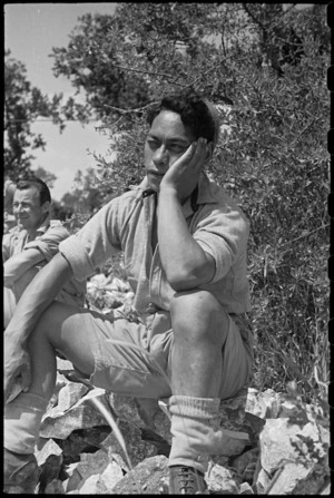 M Tonihi listens to address by Prime Minister Peter Fraser at NZ Advance Base, Italy, World War II - Photograph taken by George Bull