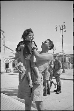 H G Kissin makes friends with an Italian child in Sora, Italy, World War II - Photograph taken by George Kaye