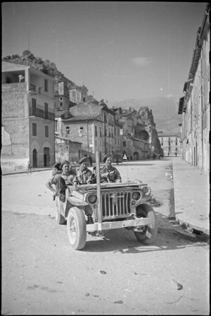 New Zealanders make their way through the Italian town of Sora, World War II - Photograph taken by George Kaye