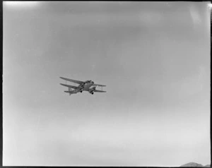 NZNAC (New Zealand National Airways Corporation), De Havilland [ZK-AL?] Rapide aircraft, in flight