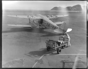 NZNAC (New Zealand National Airways Corporation), De Havilland ZK-AKS Rapide aircraft, Rongotai, Wellington