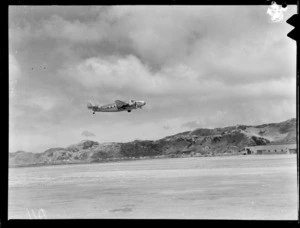 New Zealand National Airways Corporation Lockheed Lodestar ZK-AIQ, descending at Rongotai Airport, Wellington