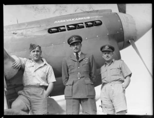 Stan Quill, Thomas Fitzgerald and John Hutcheson of No 14 Squadron in front of aircraft 'Parkyakarkuas', Whenuapai Airfield, Auckland