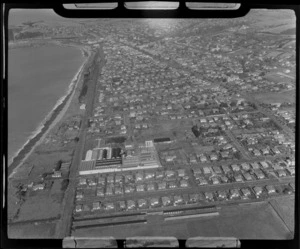 View over the northern suburb of Oamaru with Thames Street (State Highway 1) and Humber Street by the beach into town, North Otago Region