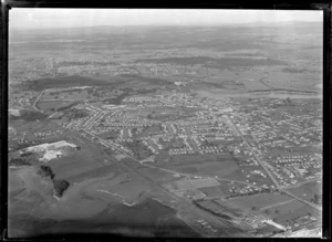 Passenger Transport Company coverage over the suburb of Otahuhu with Sturges Park, Saleyards Road and the [Challenge Factory?] with the Manukau Harbour in foreground, Auckland City