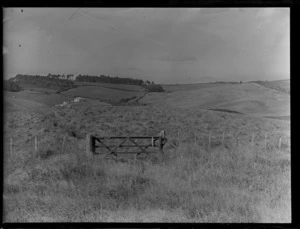 Stanmore Bay, Whangaparaoa, Auckland, showing a wooden gate and a fence, including a two storey farm house