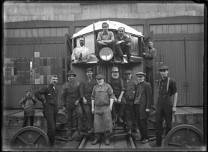 Thomas transmission rail motor car, 1916, with a group of men standing on and beside it.