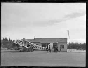 Unidentified passengers boarding a NZNAC (New Zealand National Airways Corporation) Rapide ZK-AKS 'Tara' airplane, Omaka, Blenheim