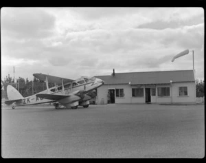 Aircraft ZK-ALC de Havilland D.H.89B Dragon Rapide 'Tiora', next to Omaka Airport office, Blenheim, Marlborough district
