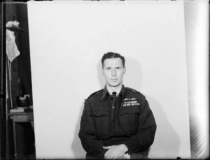 Portrait of Squadron Leader Gainsford, Royal New Zealand Air Force