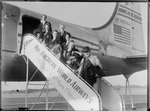 Unidentified group boarding Pan American World Airways NC88944, Clipper Express aircraft